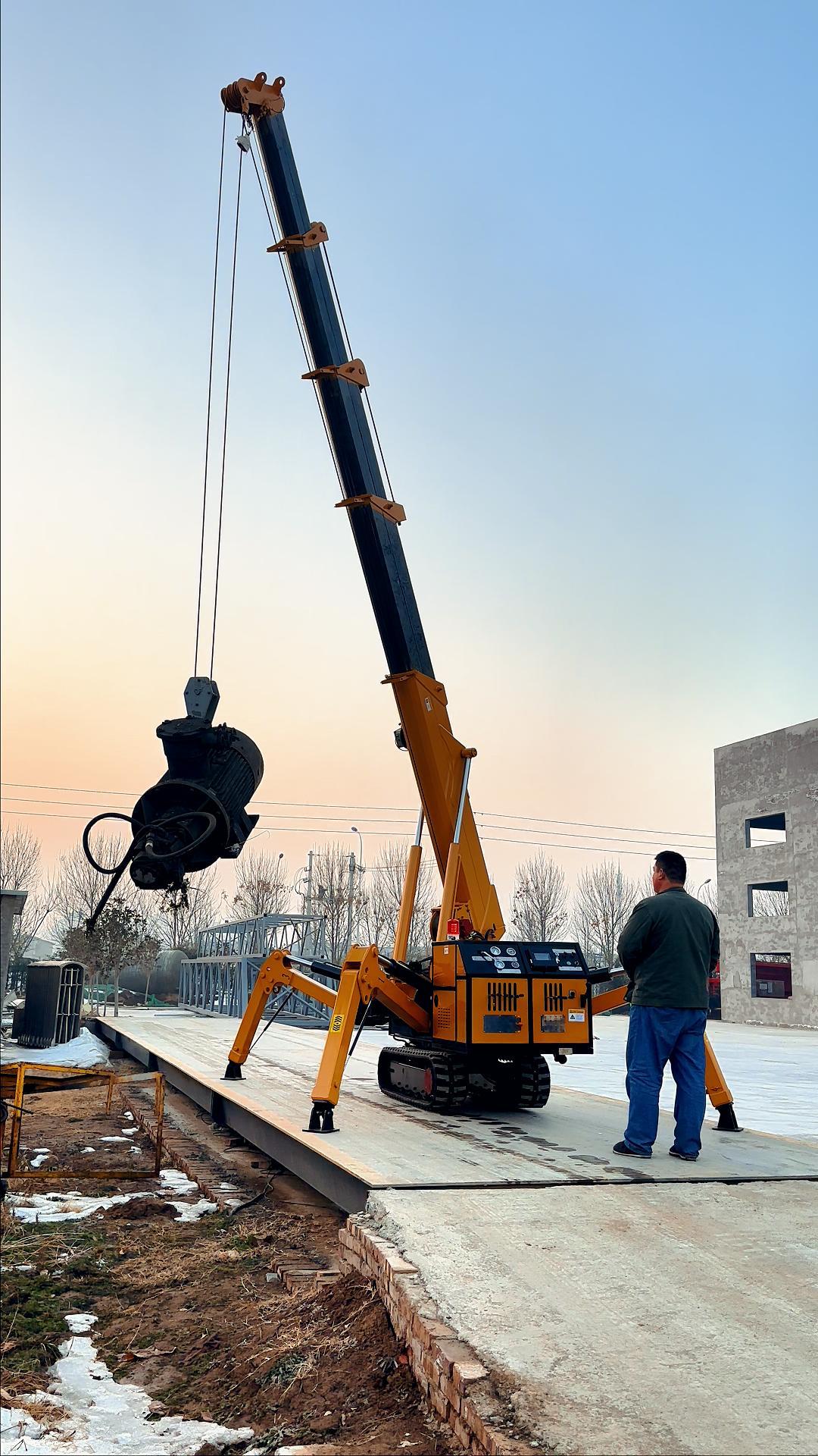 華鷹機(jī)械5噸蜘蛛吊車5節(jié)臂，最大起升高度可達(dá)17米